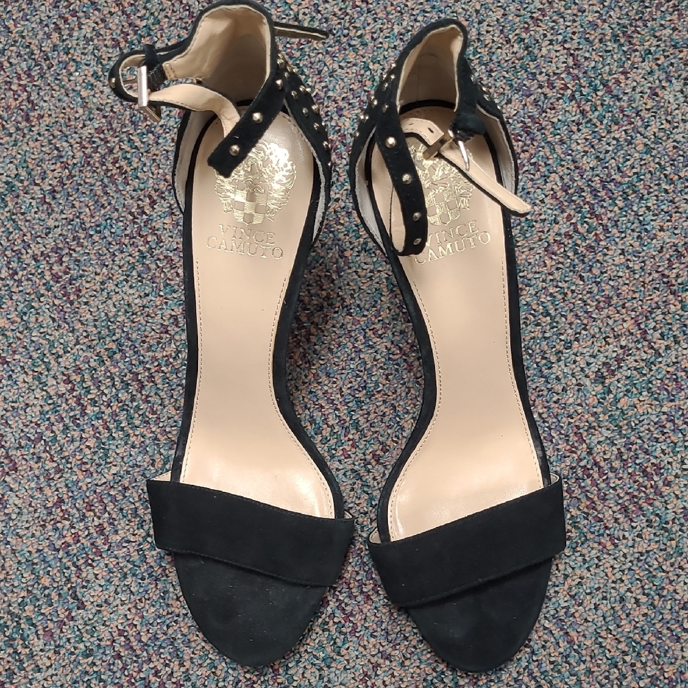 Like New Gorgeous Vince Camuto Black Gold Studded Rhinestone Heel Strappy Sandal